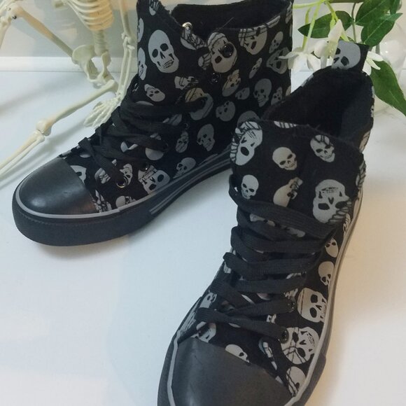 Hot Topic Original Skull Print Converse - Picture 2 of 6
